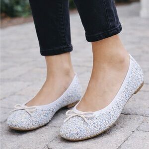 White Mountain light blue and white knit flats with Decorative Bows